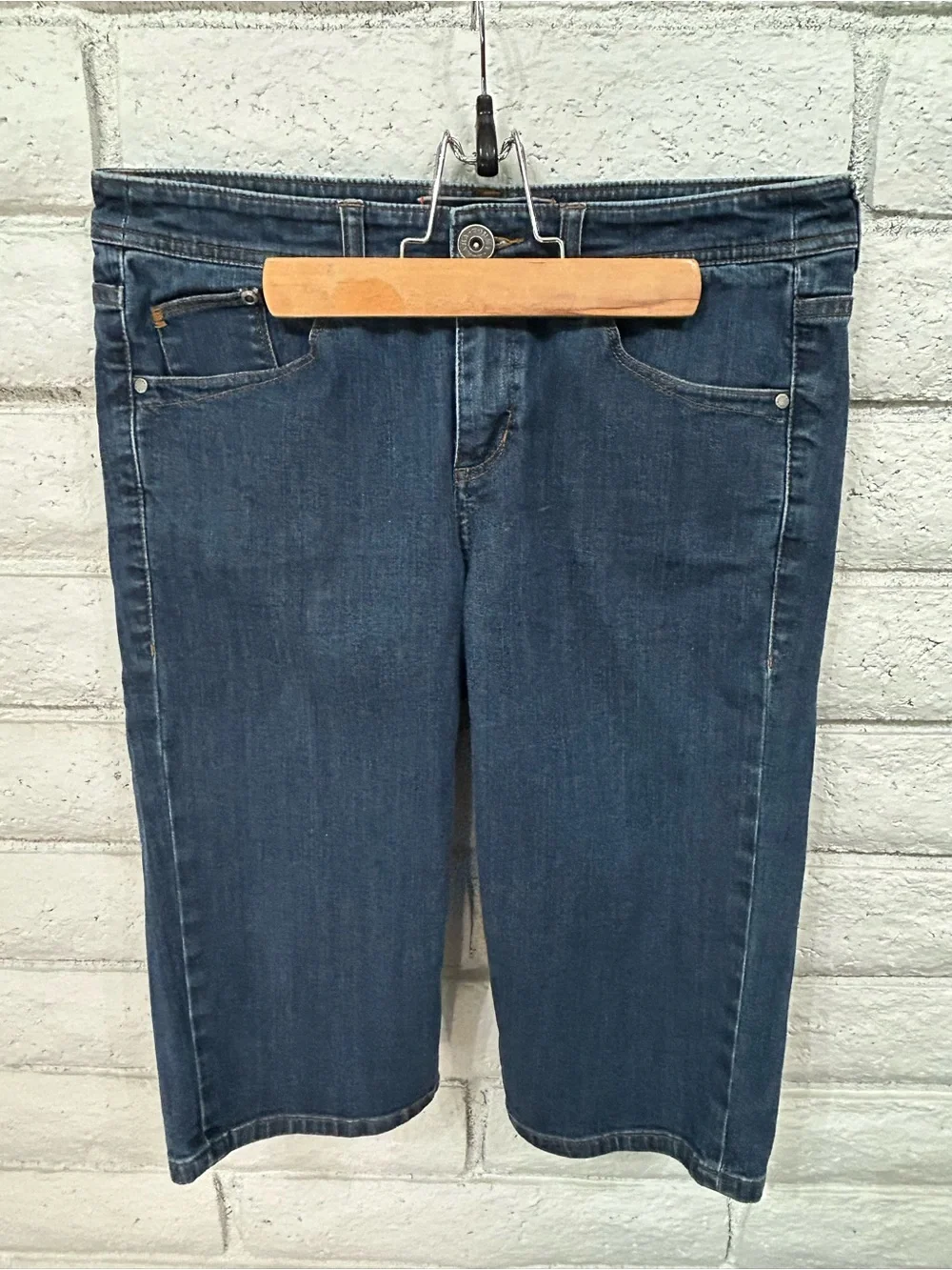 Tommy‎ Bahama Denim Capri Pants Womens Size 8 Stretch Blue Wash Casual